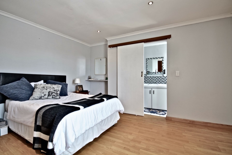 4 Bedroom Property for Sale in Sunset Beach Western Cape